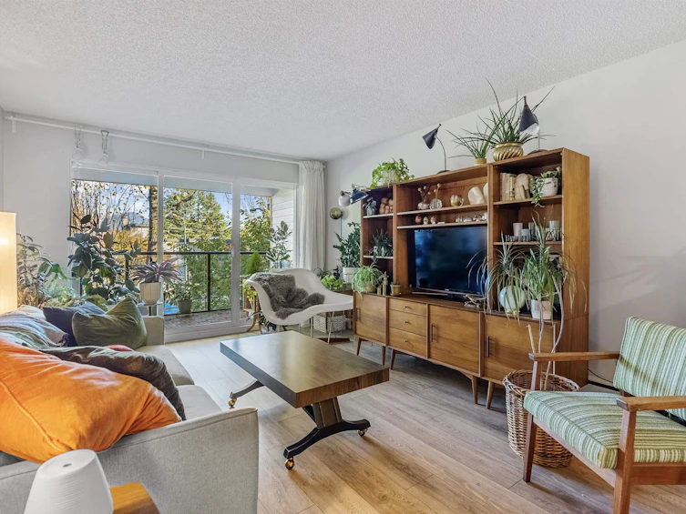 309-1440 E Broadway, Vancouver, BC, V5N 5P2
