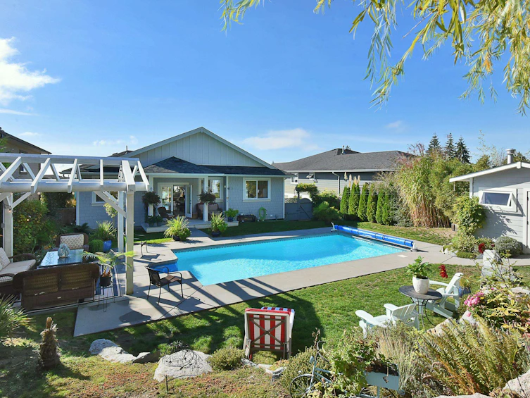 6368 Samron Road, Sechelt, BC, V7Z 0N6