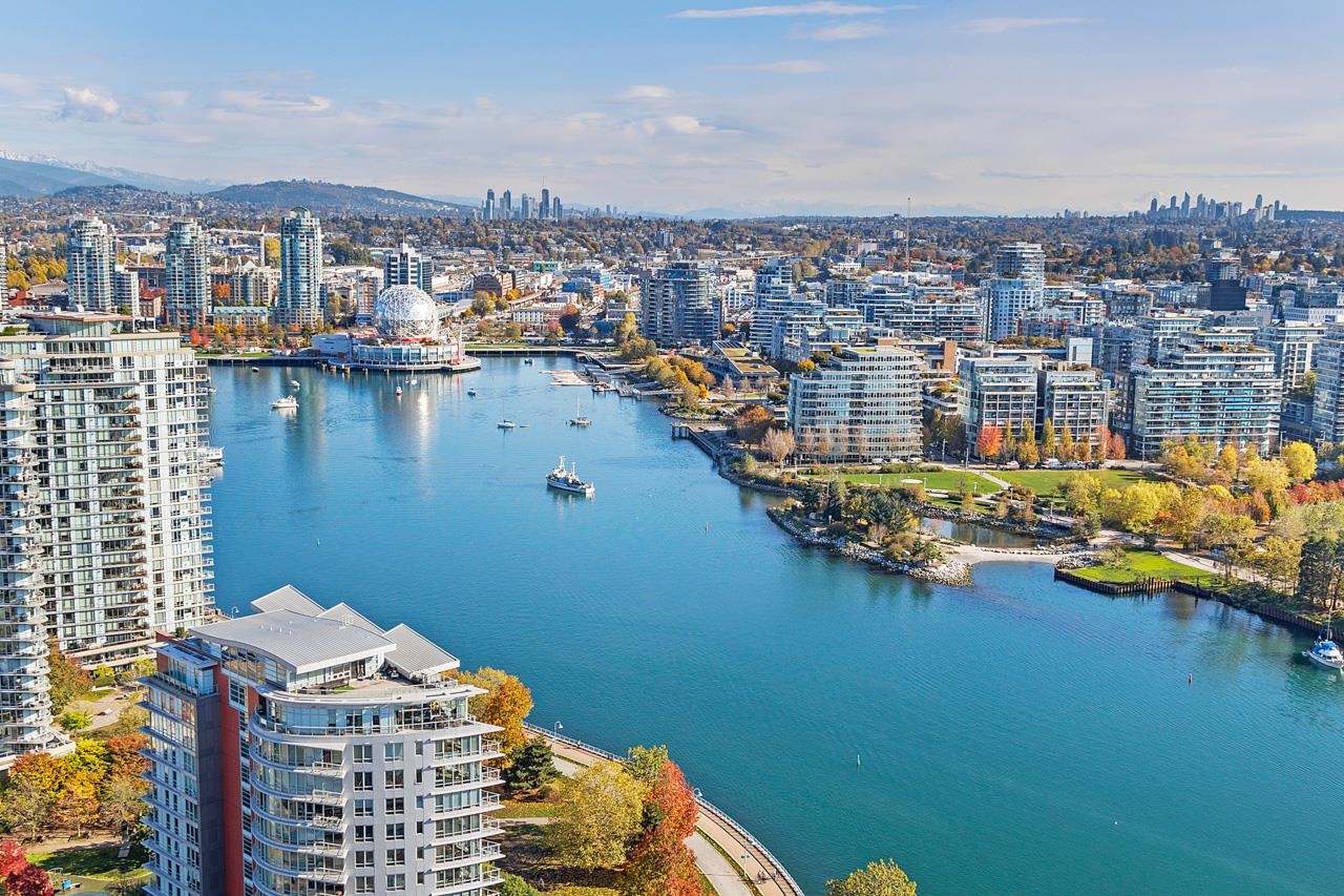 3902-1033 Marinaside Crescent, Vancouver, BC, V6Z 3A3