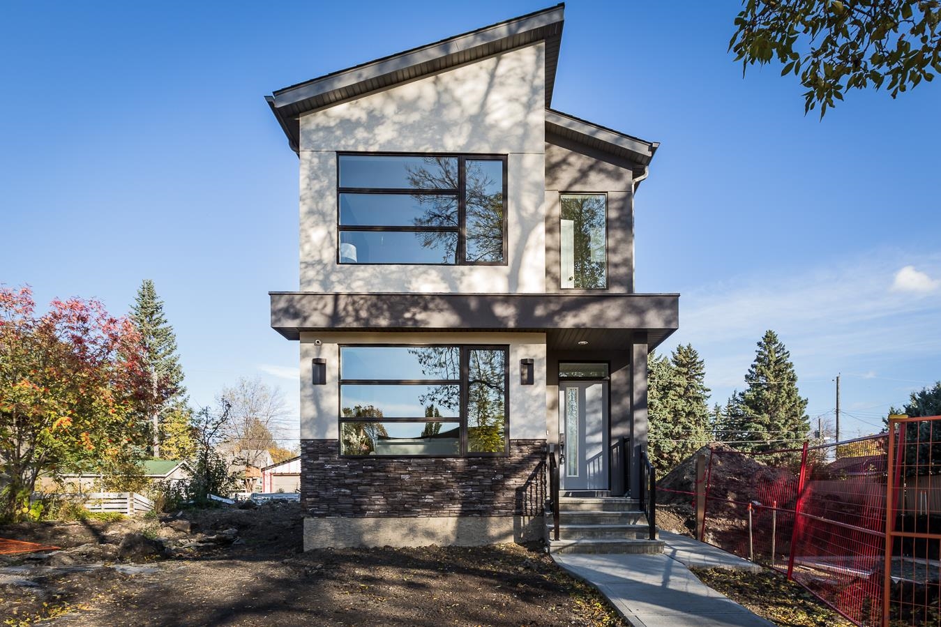 10961 138 Street, Edmonton, AB, T5M 1P3