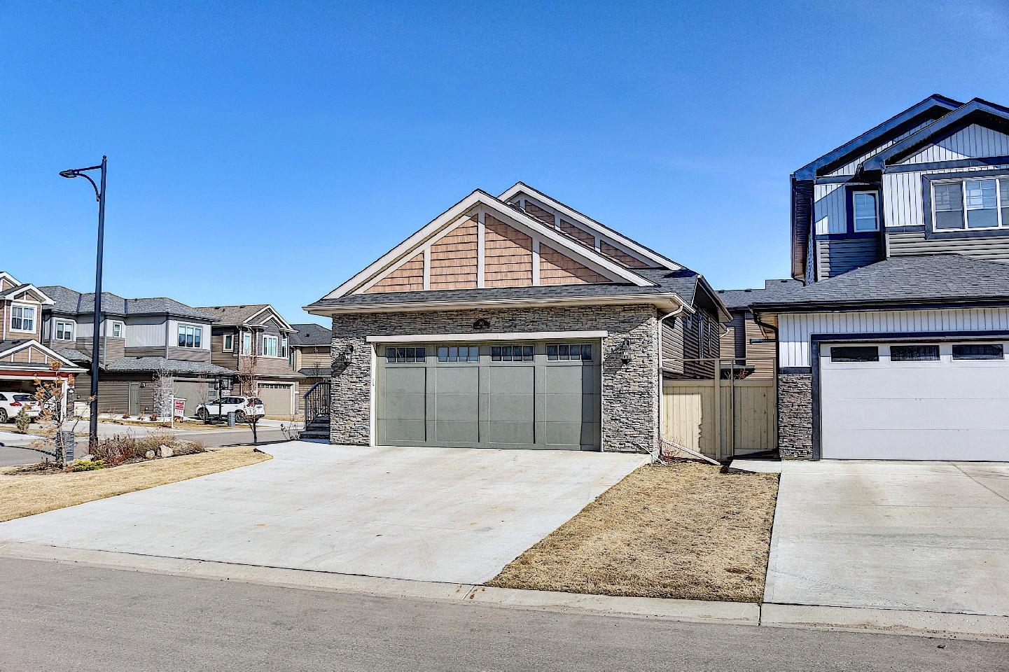 1961 Adamson Terrace, Edmonton, AB, T6W 2N7