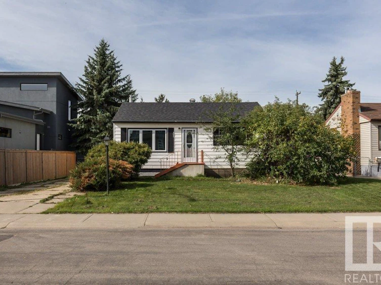9606 161 Street, Edmonton, AB, T5P 3H1