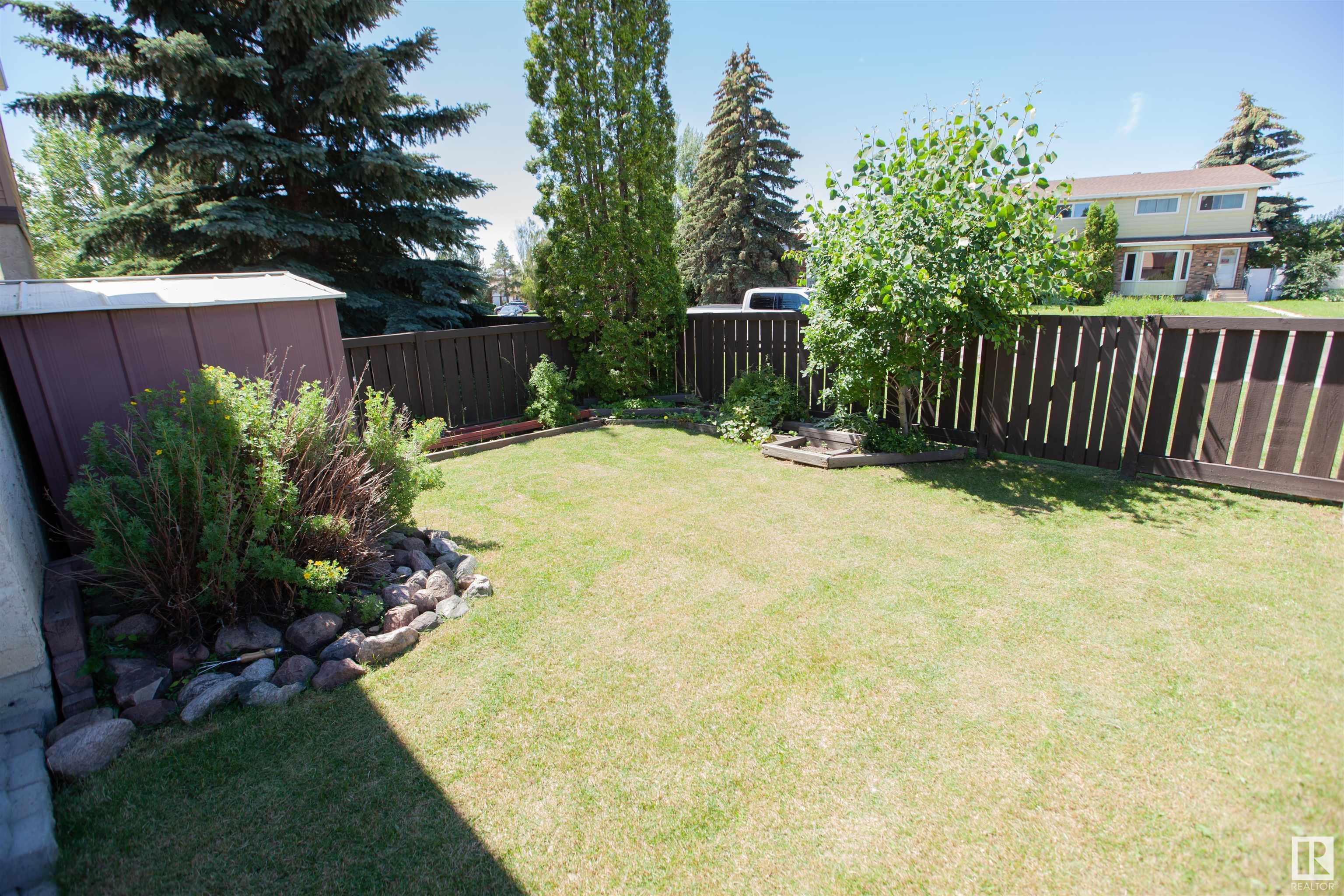 591 Knottwood Road W, Edmonton, AB, T6K 2V6