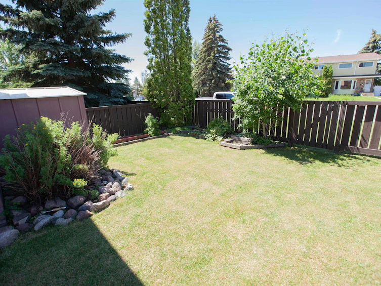 591 Knottwood Road W, Edmonton, AB, T6K 2V6