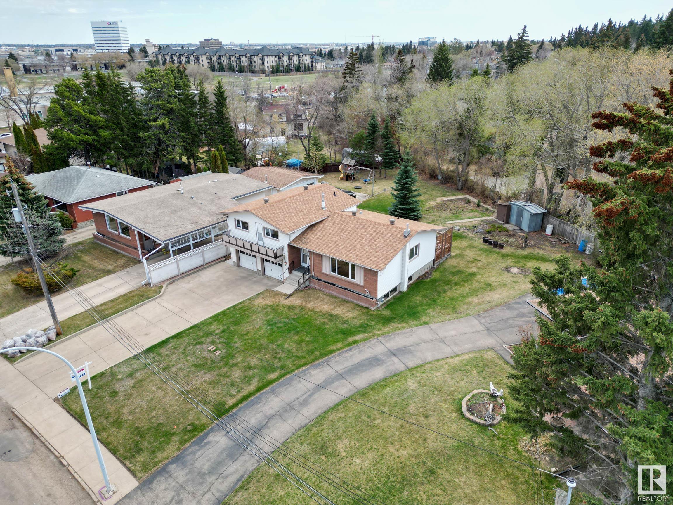10609 60a Avenue, Edmonton, AB, T6H 1K5