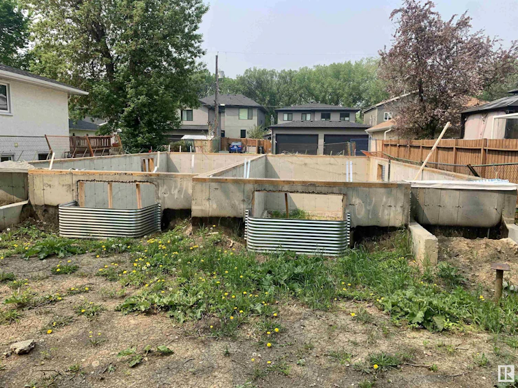 10415 68 Avenue, Edmonton, AB, T6H 2A8