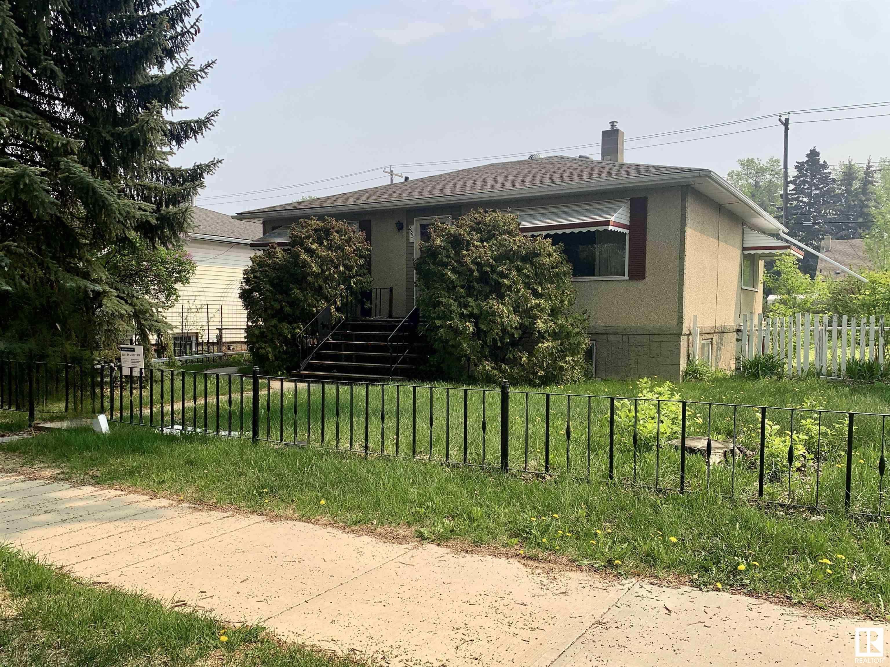 8821 91 Street, Edmonton, AB, T6C 3N3