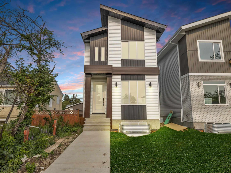 9817B 155 Street, Edmonton, AB, T5P 2L1