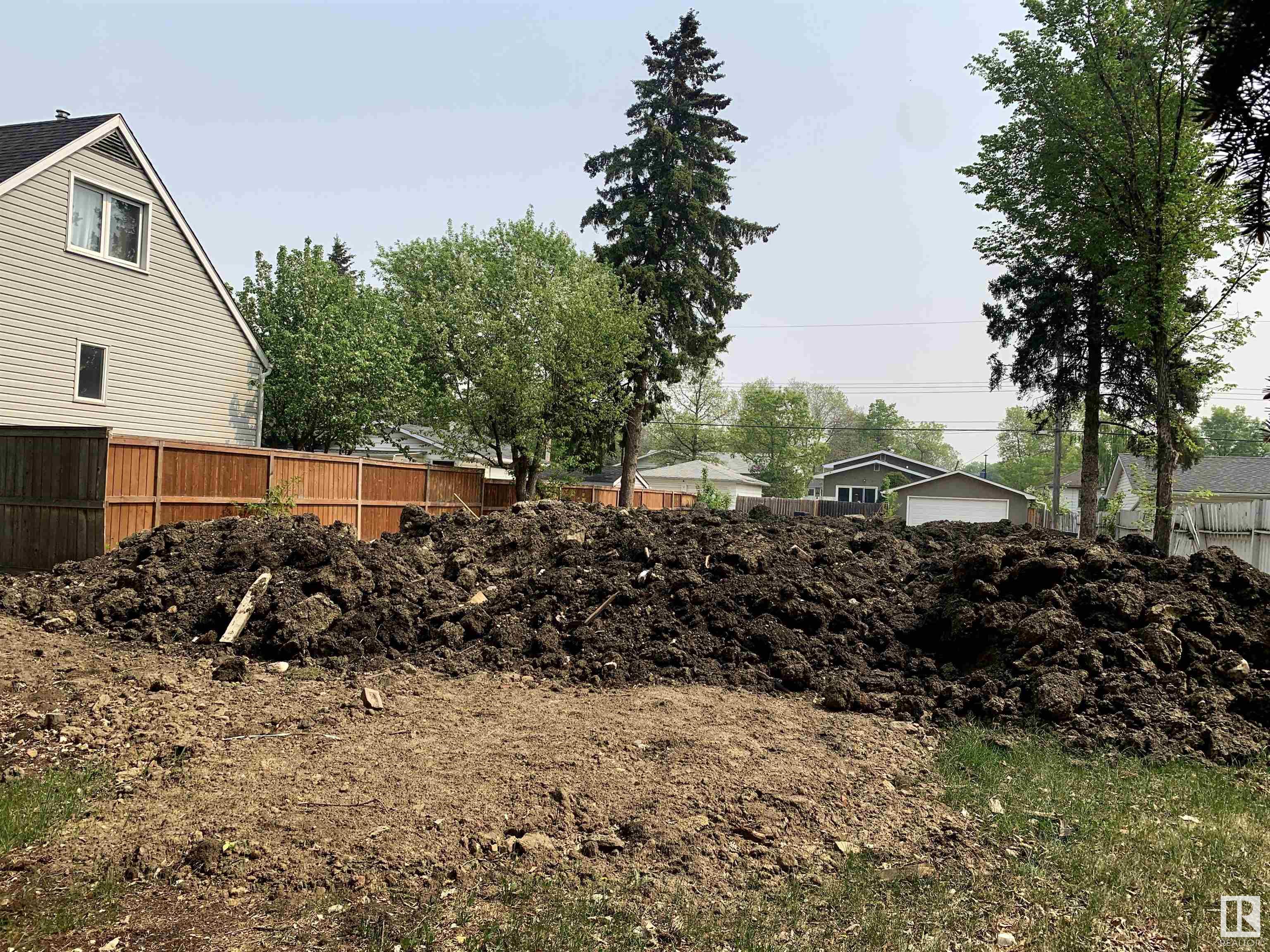 11019 132 Street, Edmonton, AB, T5M 1E4