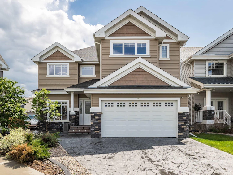 7511 10 Avenue, Edmonton, AB, T6X 0N9