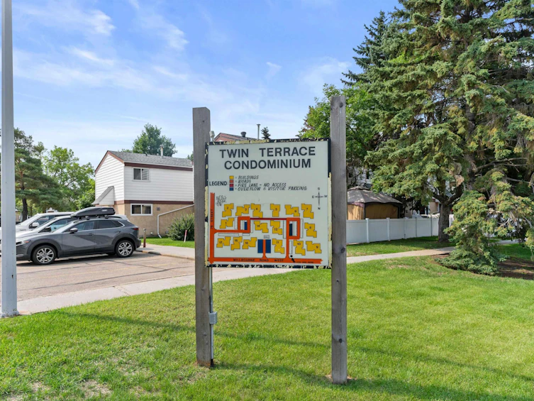 12E Twin Terrace, Edmonton, AB, T6K 1V4