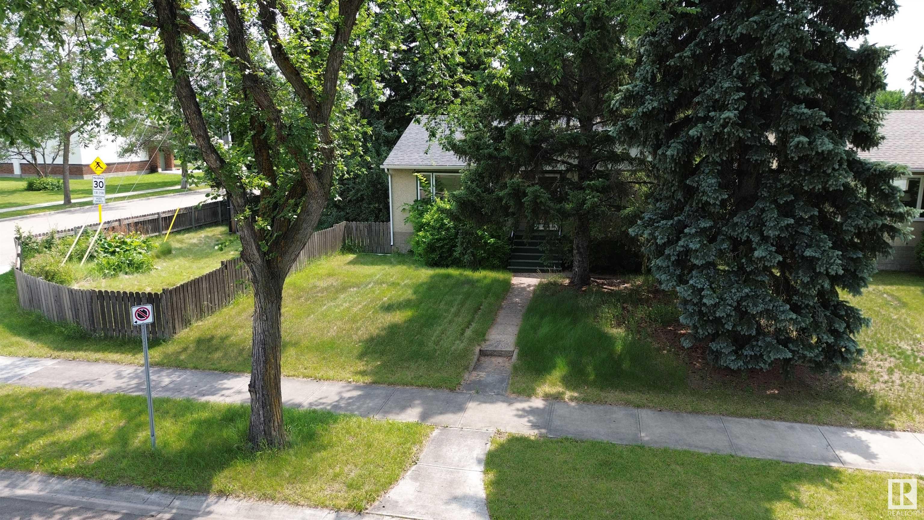 9705 & 9703 - 68 Avenue, Edmonton, AB, T6E 0R3