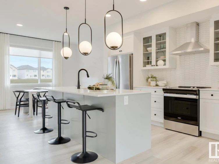 768 Cy Becker Drive, Edmonton, AB, T5Y 0W3