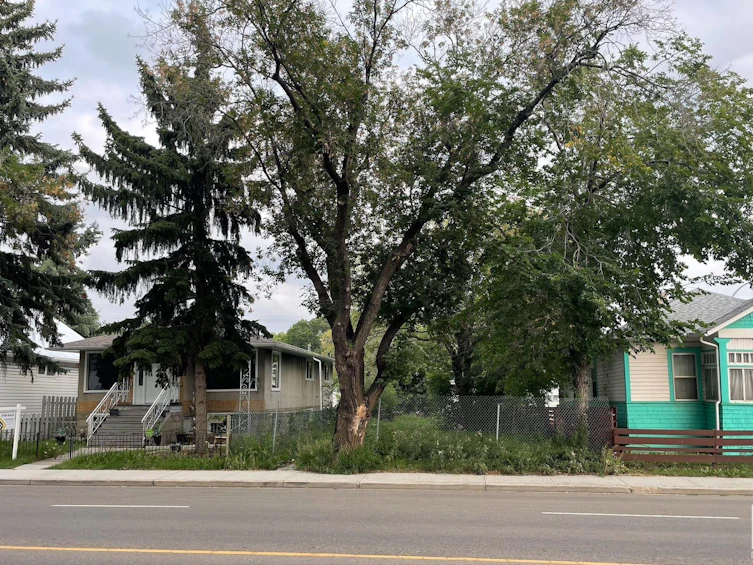 11307 86 Street, Edmonton, AB, T5B 3H9