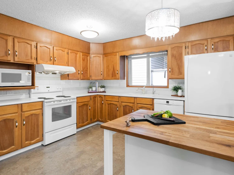 10712 11 Avenue, Edmonton, AB, T6J 6H6