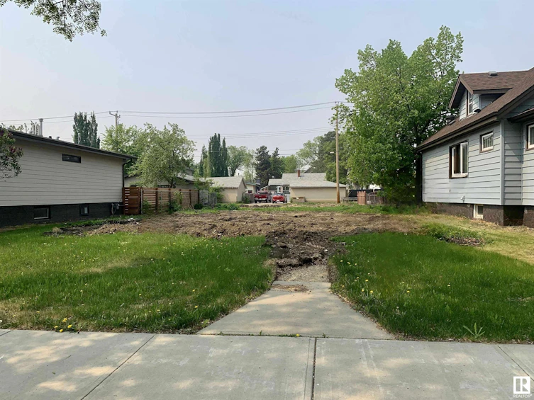 11024 129 Street, Edmonton, AB, T5M 0Y3