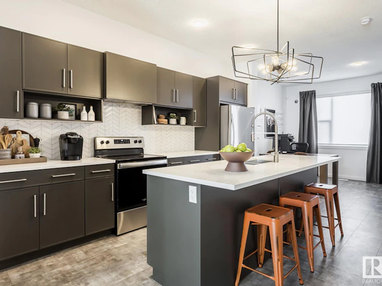 17228 2 Street, Edmonton, AB, X0X 0X0