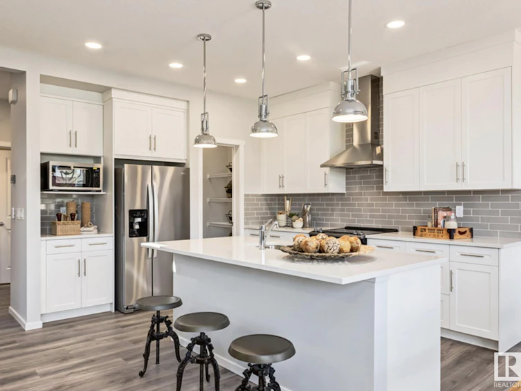 8166 226a Street, Edmonton, AB, T5T 7S7