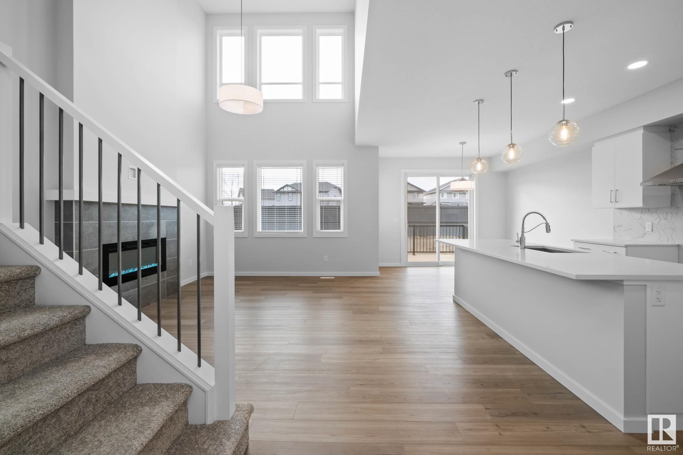 17004 49 Street, Edmonton, AB, T5G 4G9