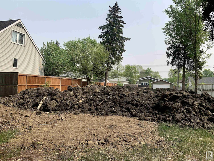 11019 132 Street, Edmonton, AB, T5M 1E4