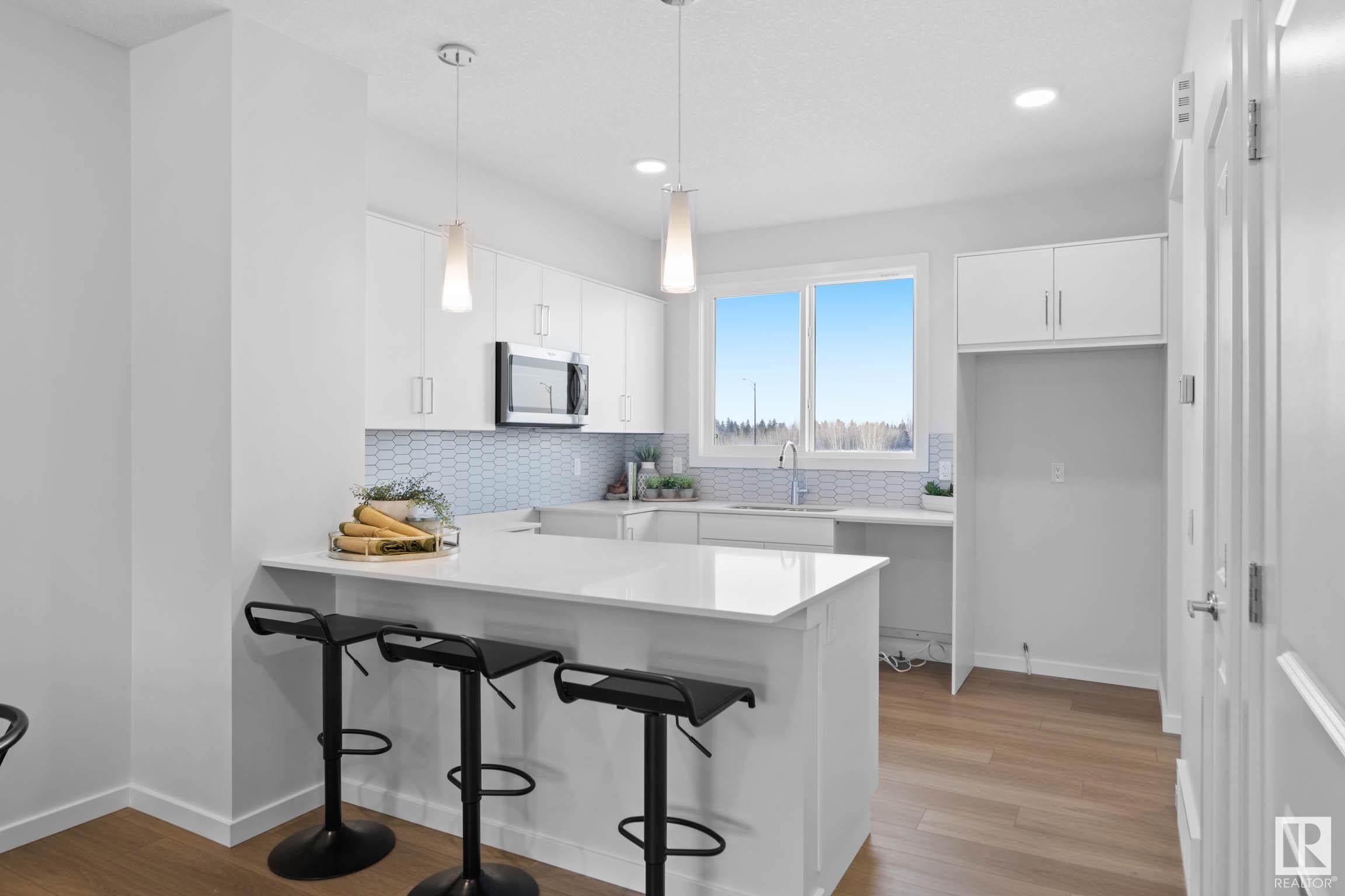 17224 2 Street NW, Edmonton, AB, T5Y 4G5