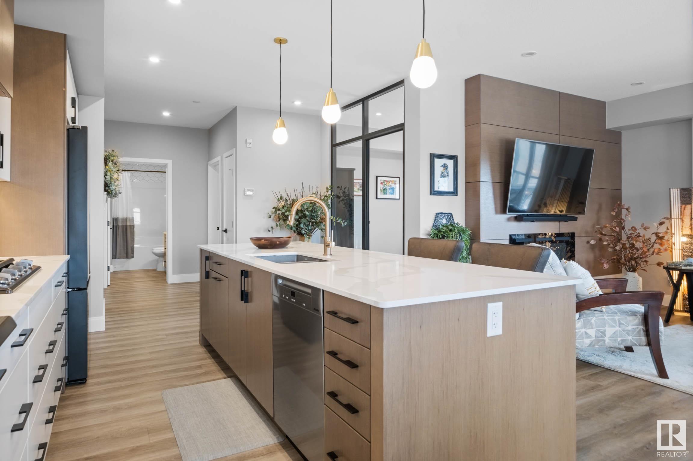 205-7463 May Common, Edmonton, AB, T6R 0X1
