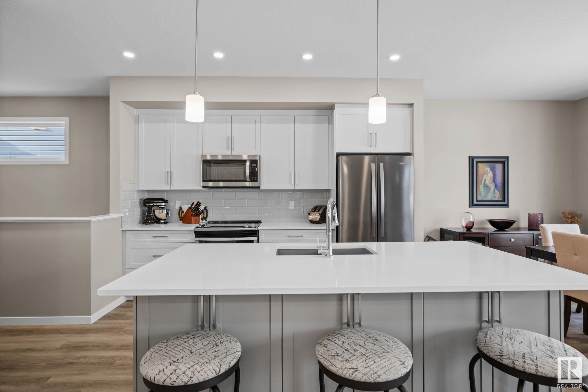 21842 98a Avenue, Edmonton, AB, T5T 7J3