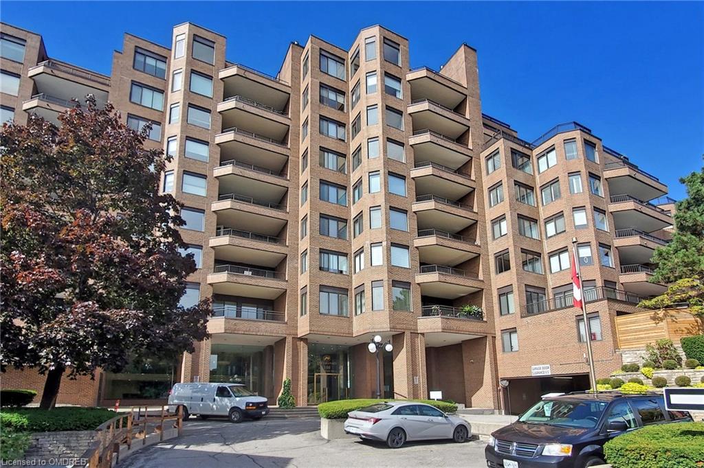 102-100 Lakeshore Road E, Oakville, ON, L6J 6M9