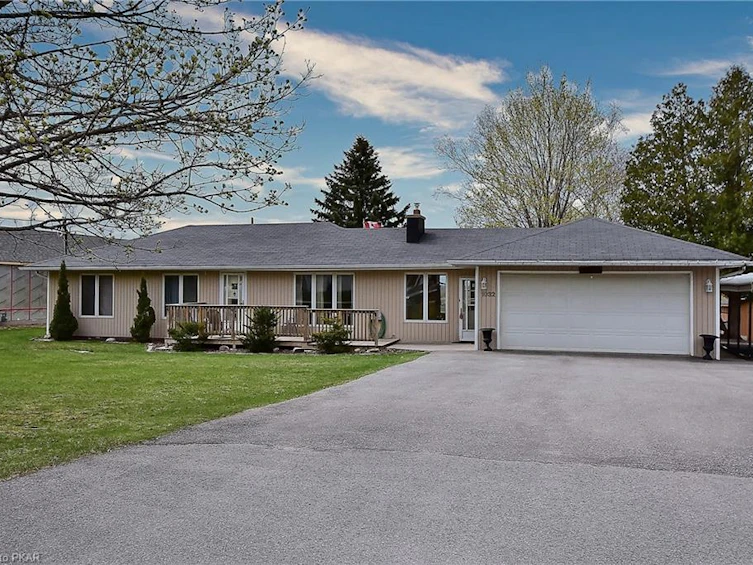 1032 East Communication Road, Smith-Ennismore-Lakefield, ON, K0L 1H0