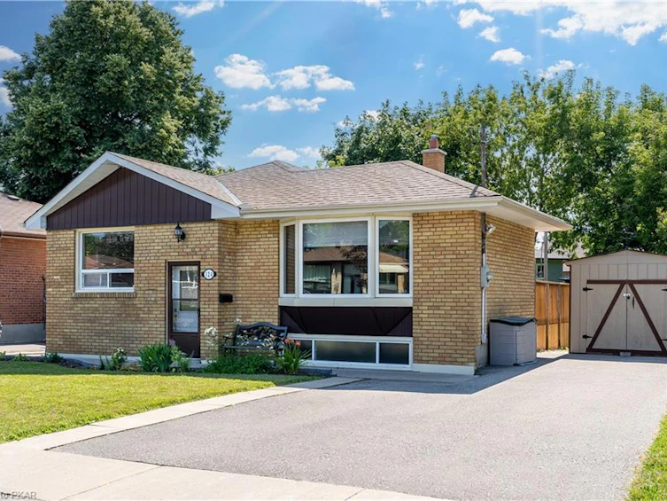 124 Bowman Avenue, Whitby, ON, L1N 3T6