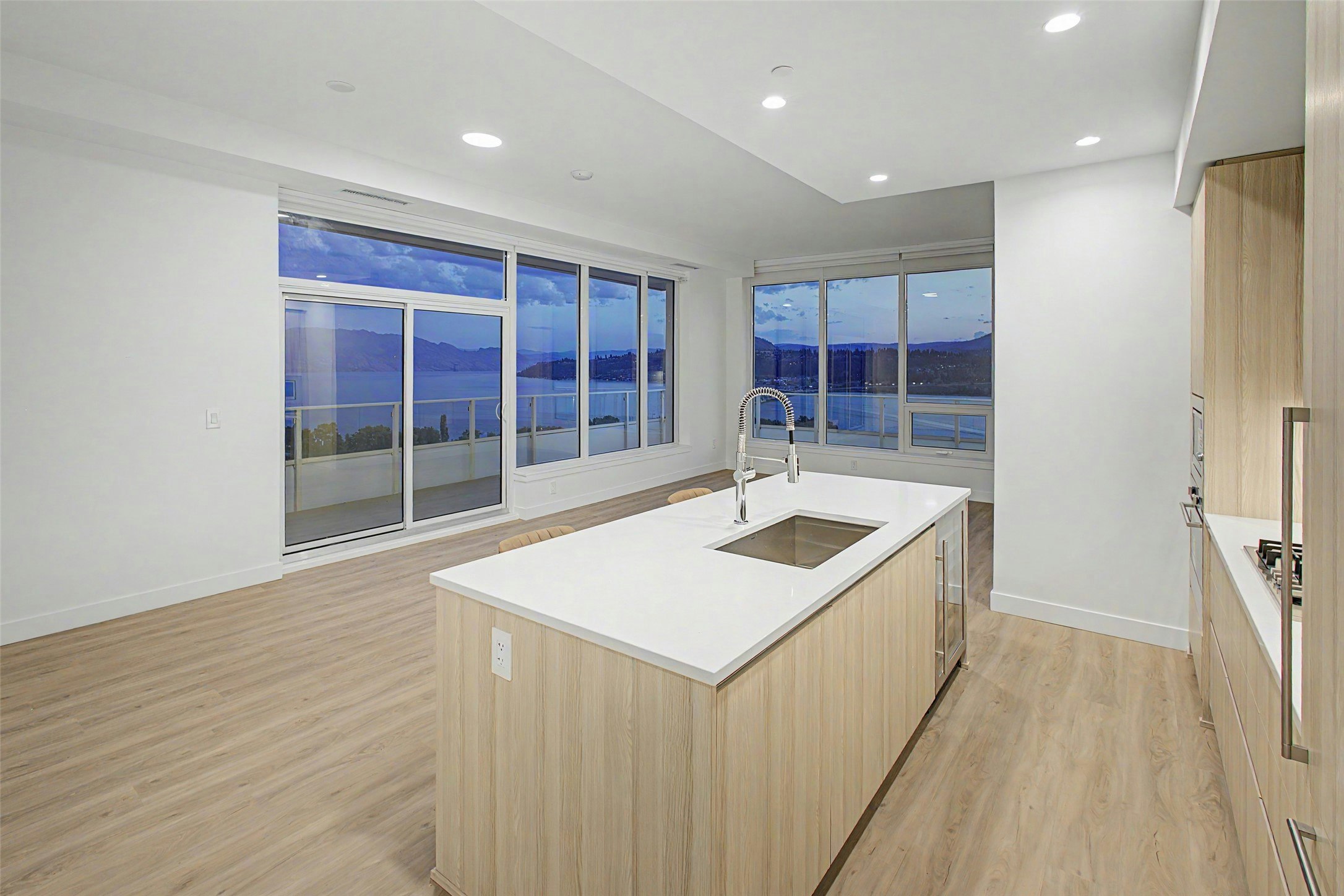 2107-238 Leon Avenue, Kelowna, BC, V1Y 1J9 - 9