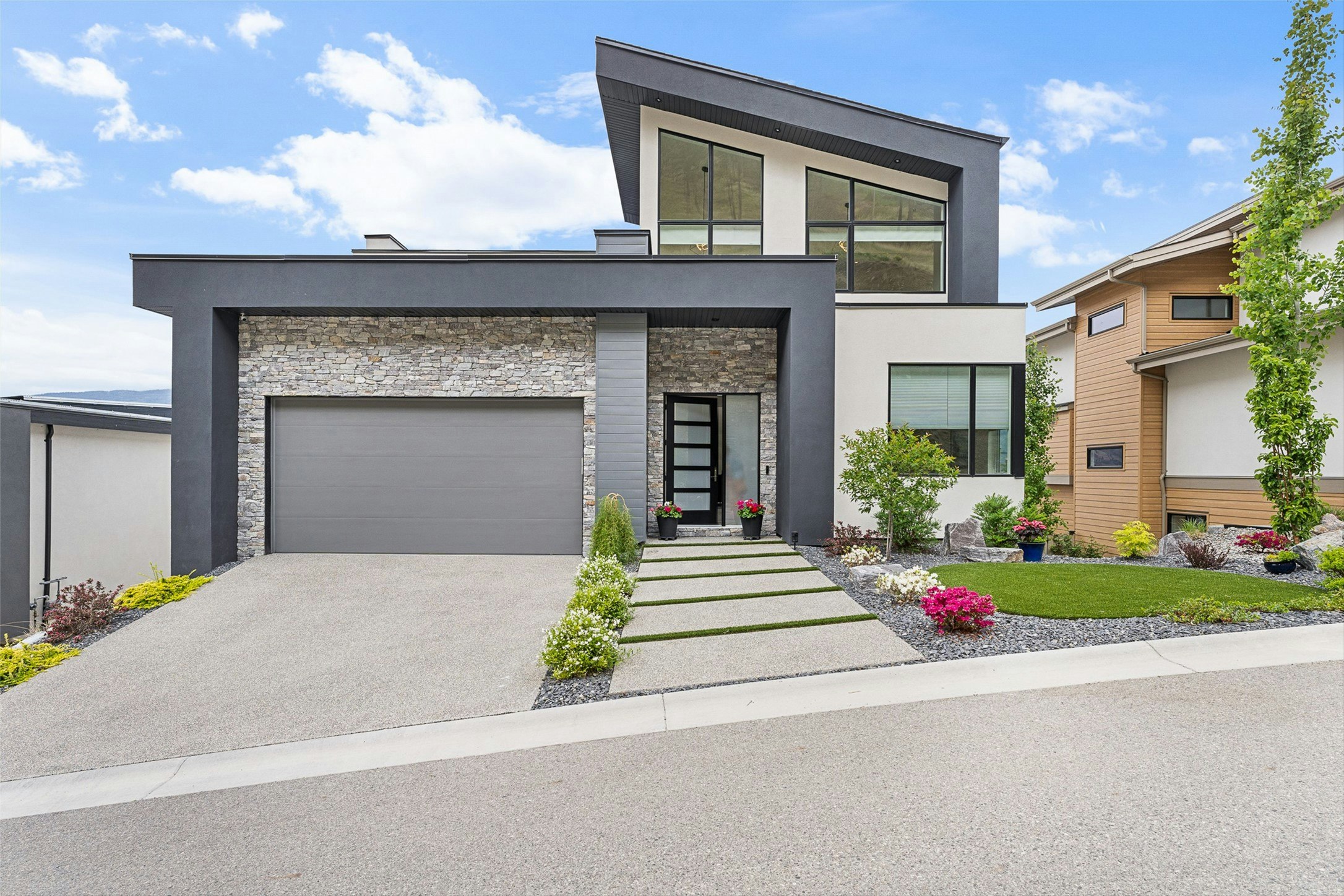557 Clifton Court, Kelowna, BC, V1V 0B7 - 2