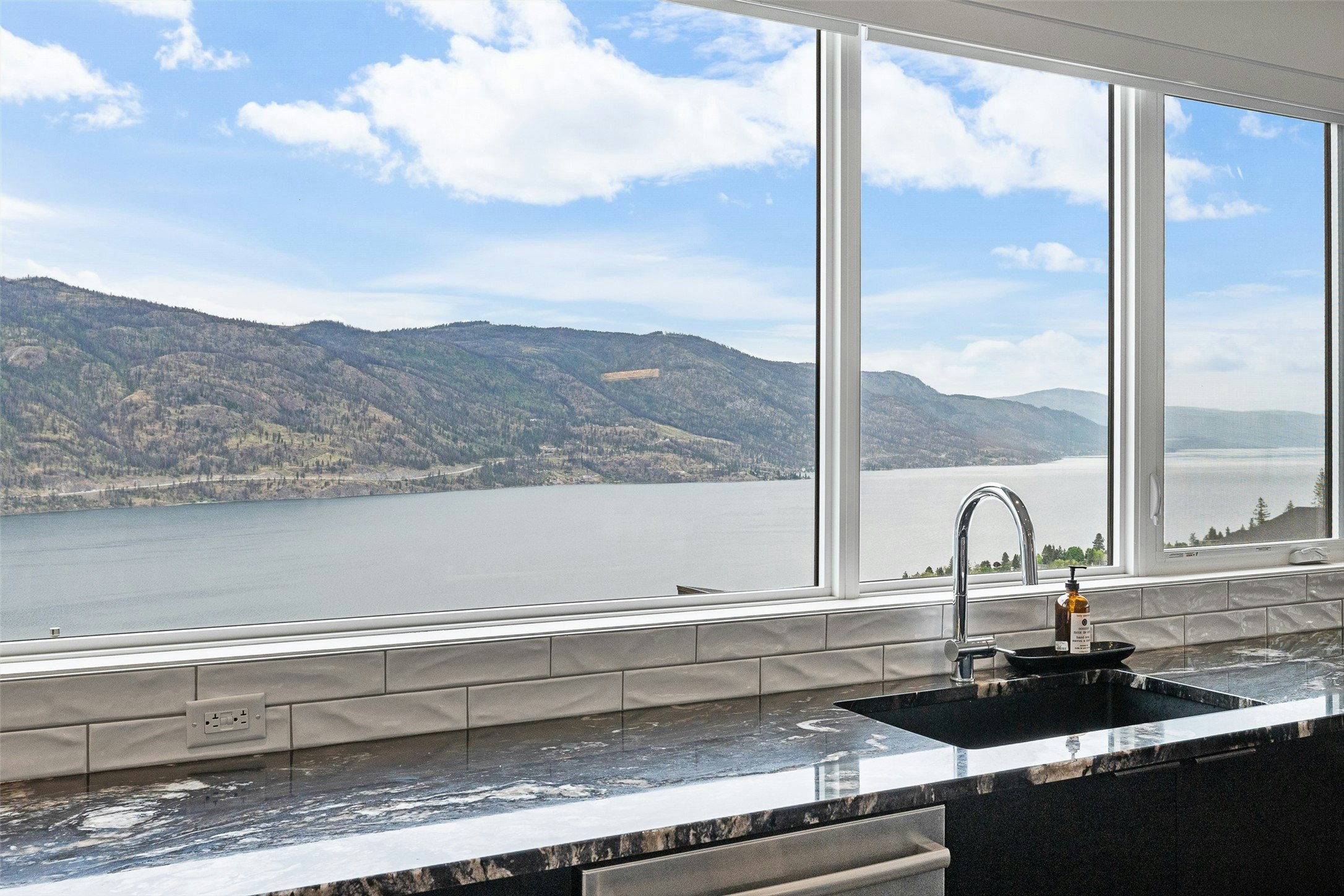 557 Clifton Court, Kelowna, BC, V1V 0B7 - 21