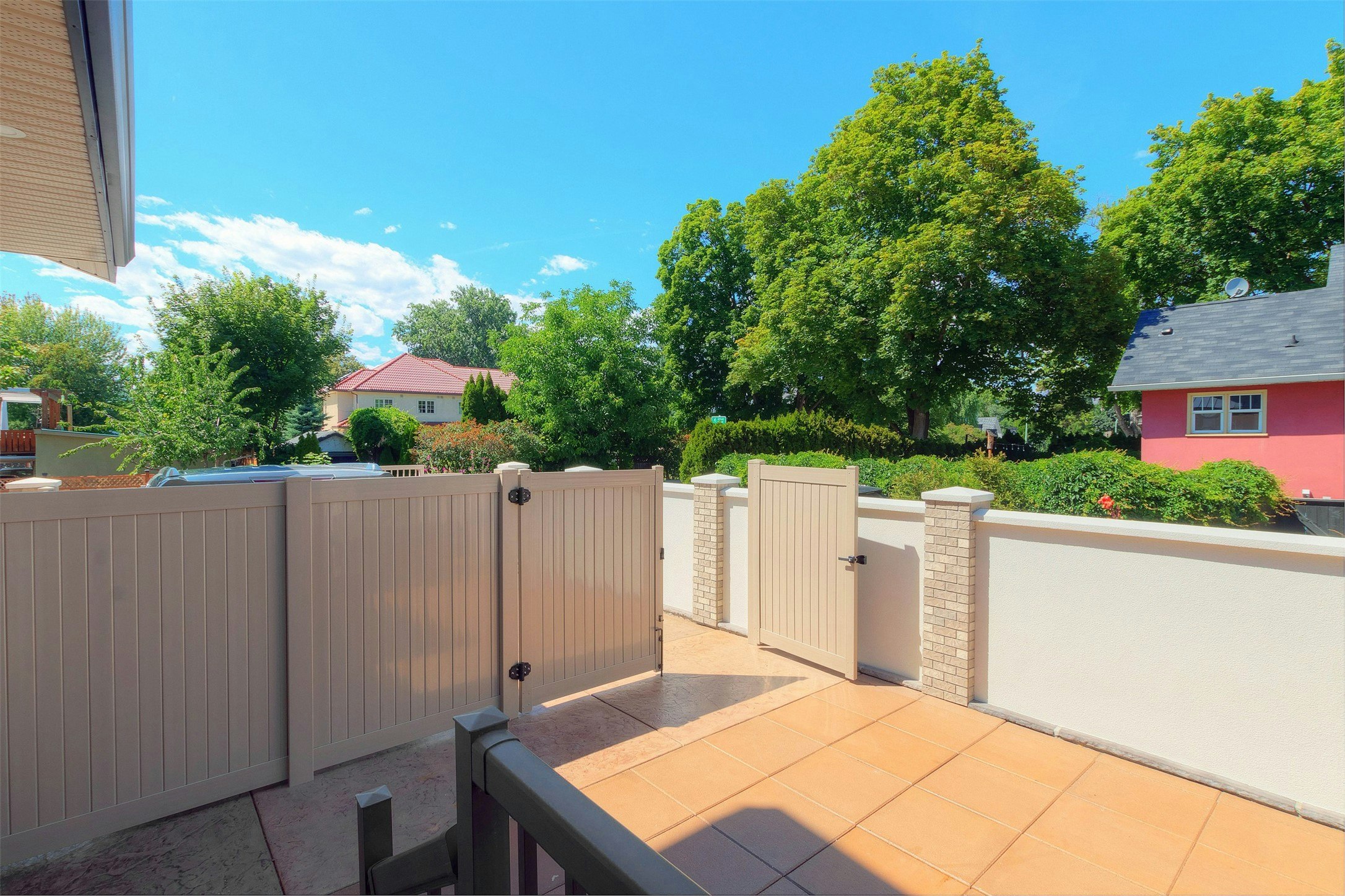 2571 Abbott Street, Kelowna, BC, V1Y 9T9 - 25