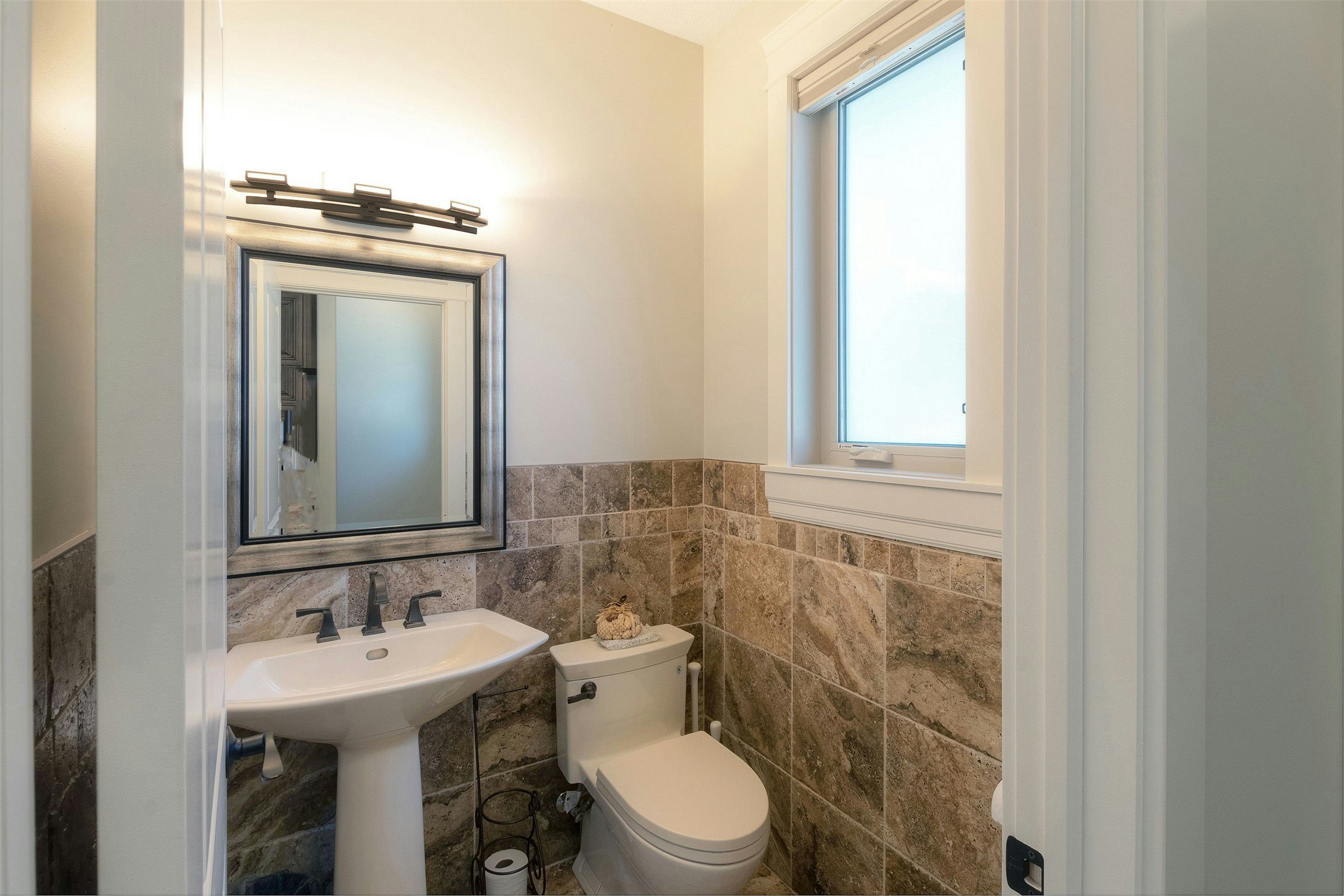 2571 Abbott Street, Kelowna, BC, V1Y 9T9 - 16