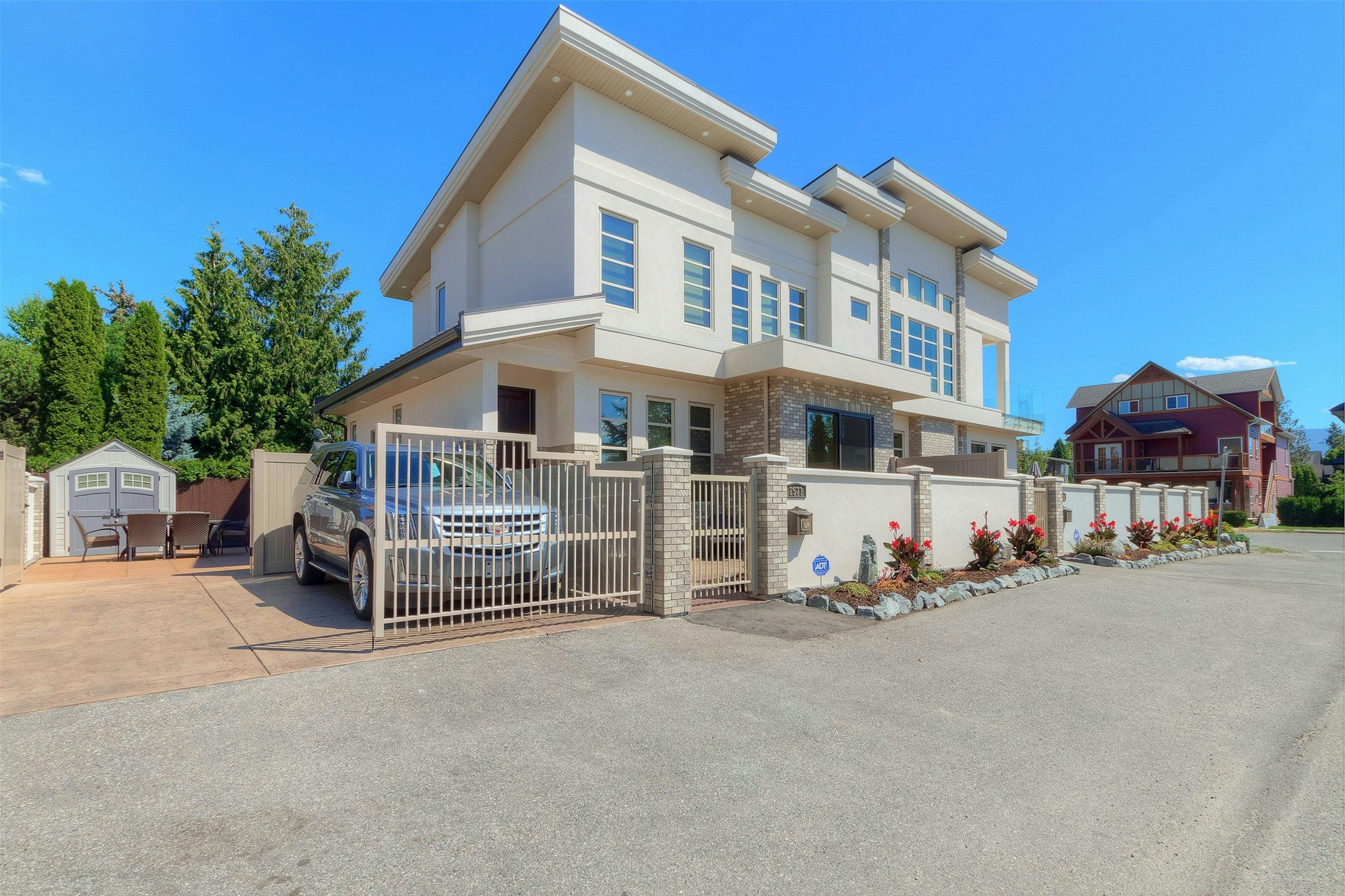 2571 Abbott Street, Kelowna, BC, V1Y 9T9