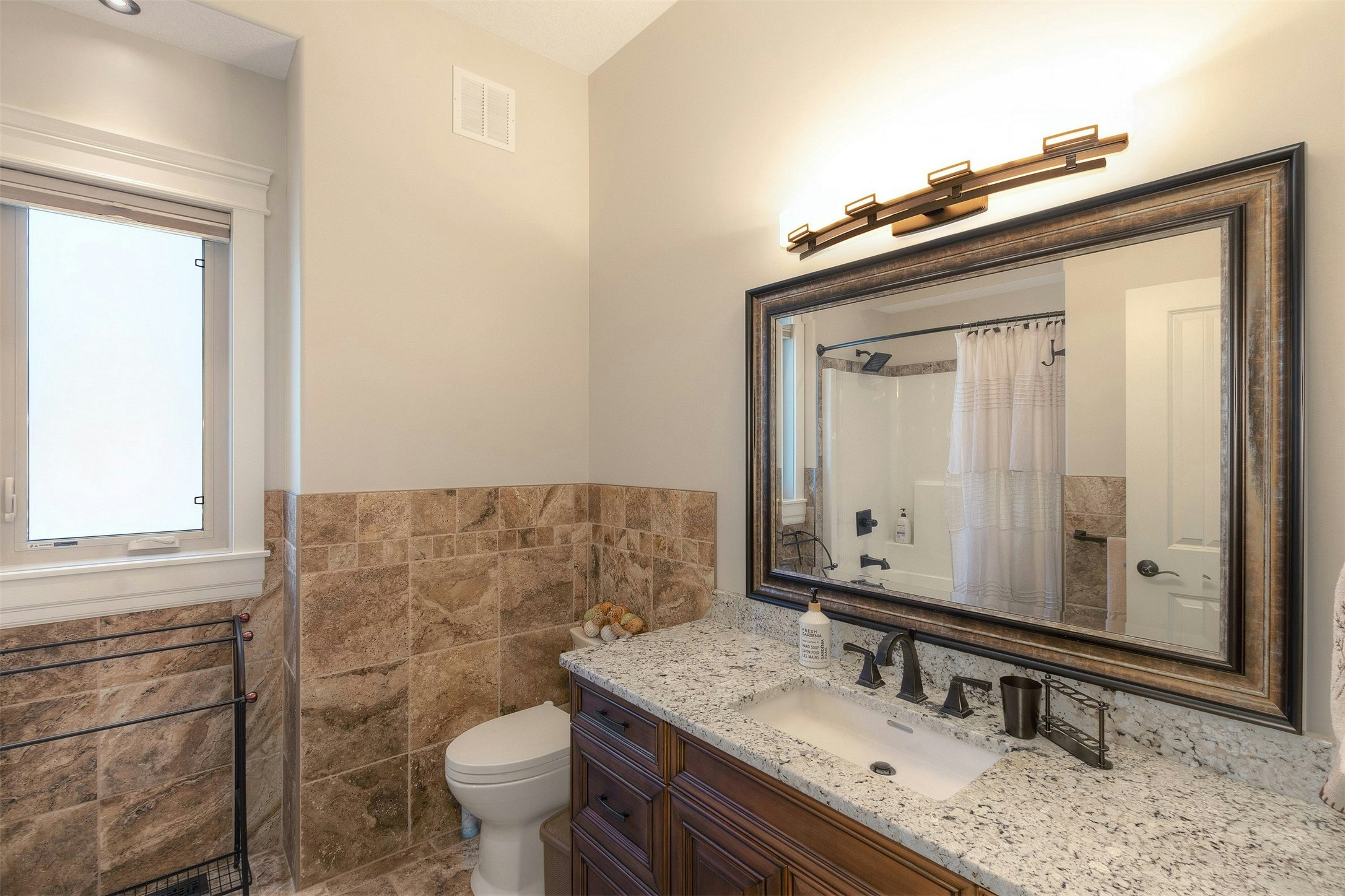 2571 Abbott Street, Kelowna, BC, V1Y 9T9 - 23