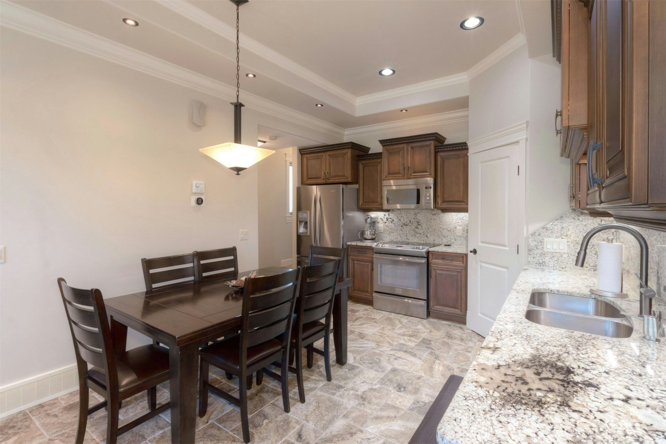 2571 Abbott Street, Kelowna, BC, V1Y 9T9 - 6