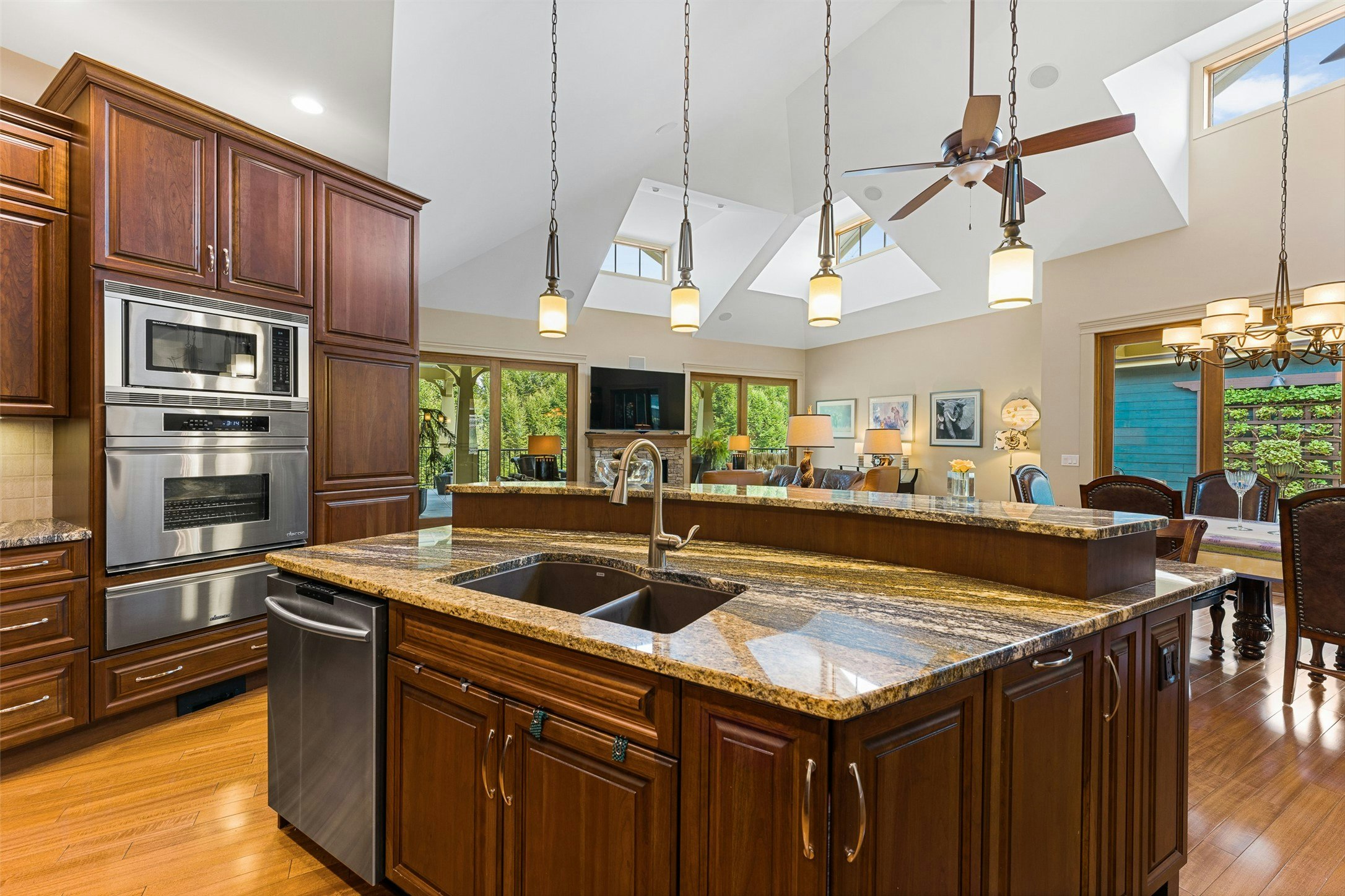 1103 Glenview Court, Kelowna, BC, V1Y 0A7 - 11
