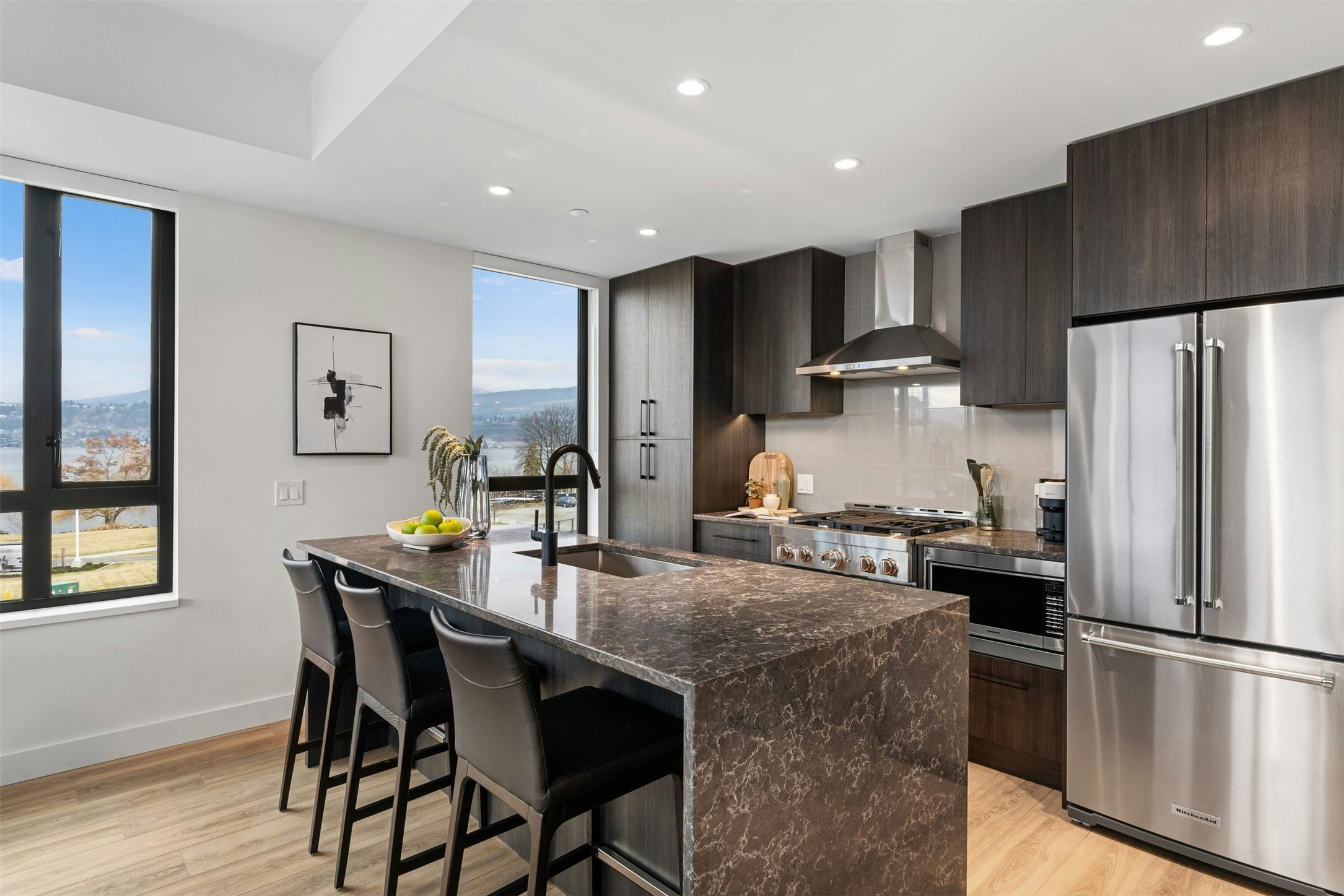 211-3051 Abbott Street - 5
