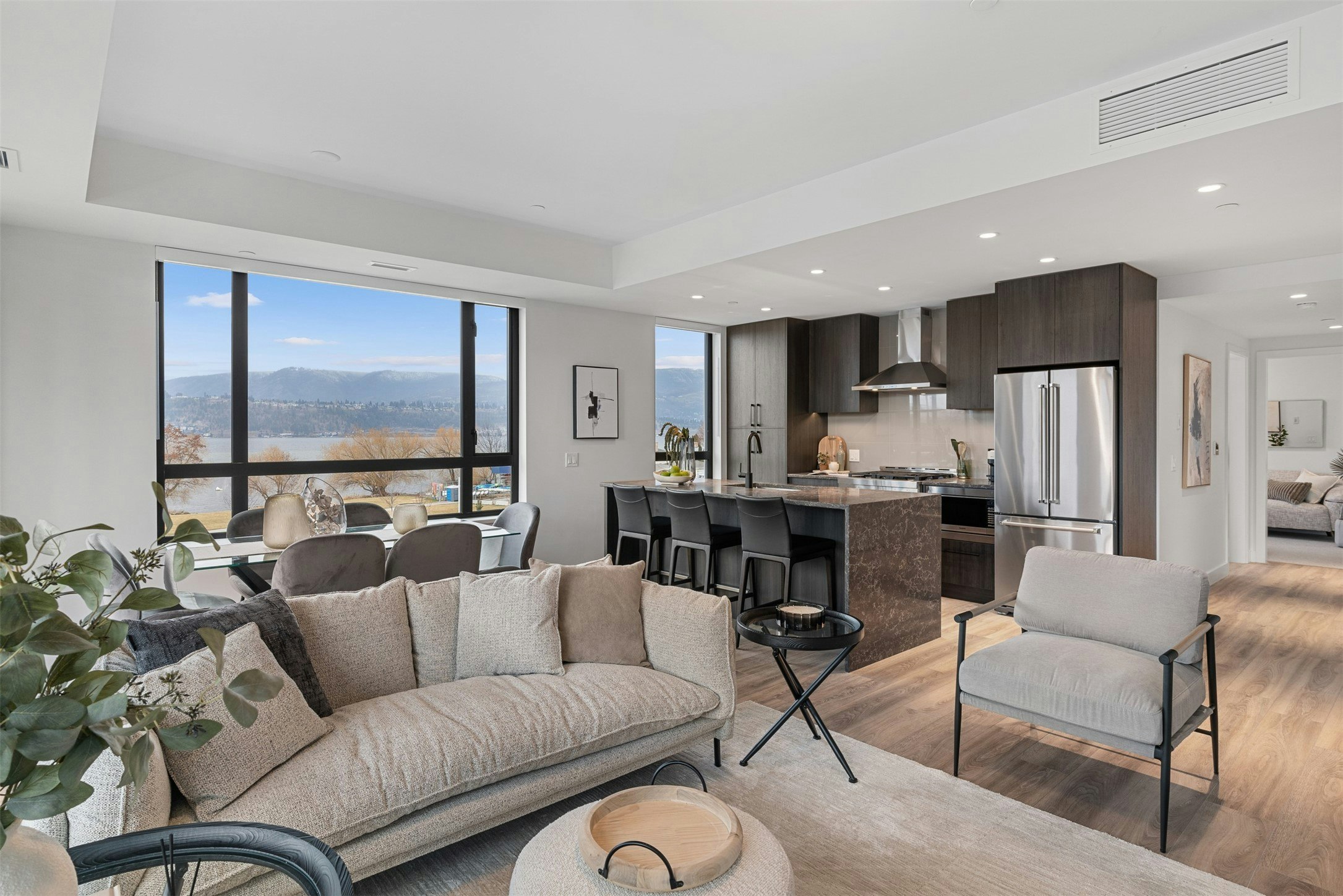 211-3051 Abbott Street - 4