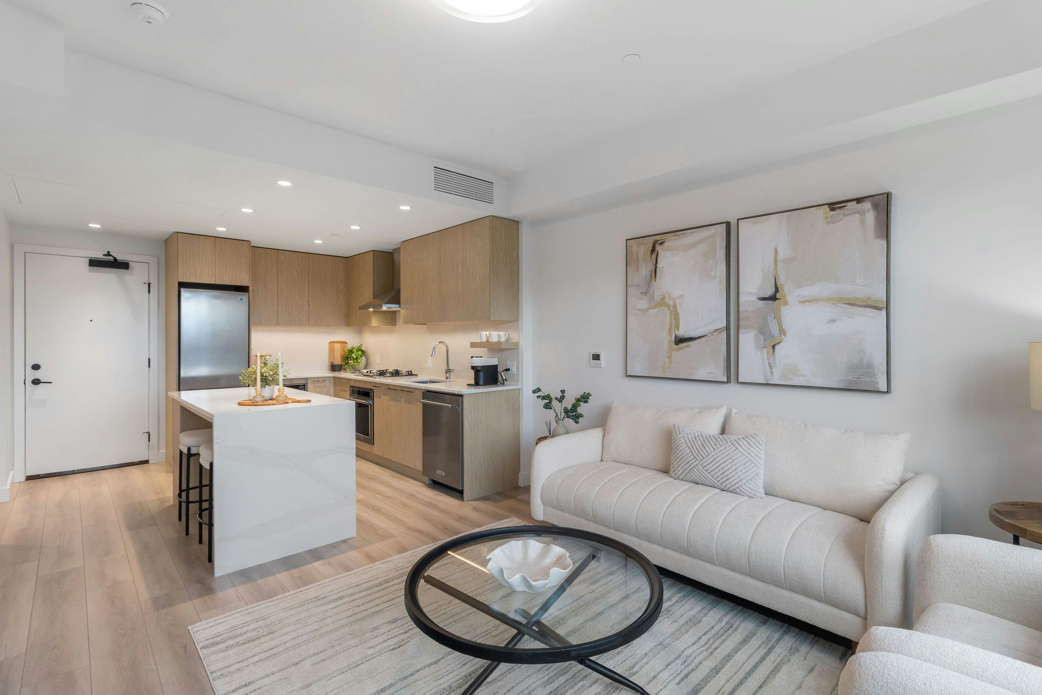 607-3051 Abbott Street - 5