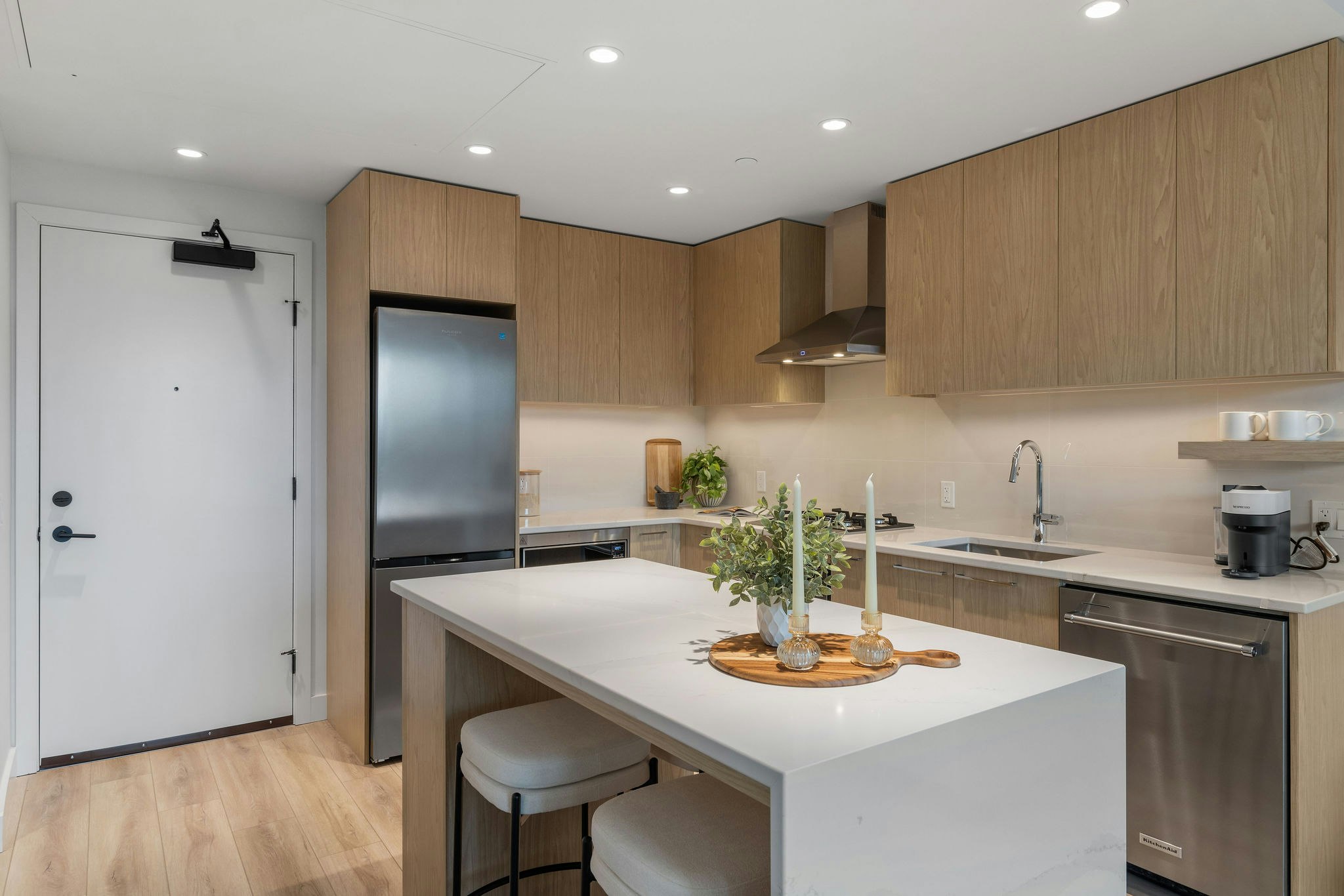 607-3051 Abbott Street - 3