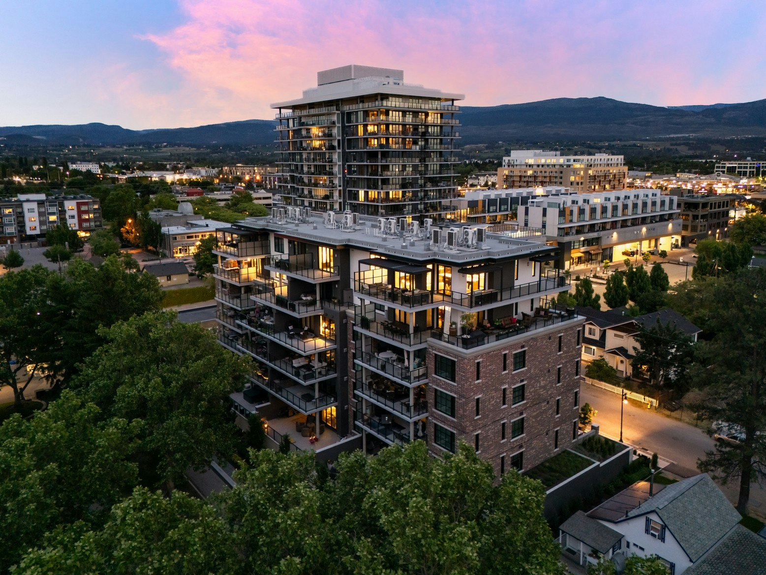 601-460 Groves Avenue, Kelowna, BC, V1Y 4Y5 - 2