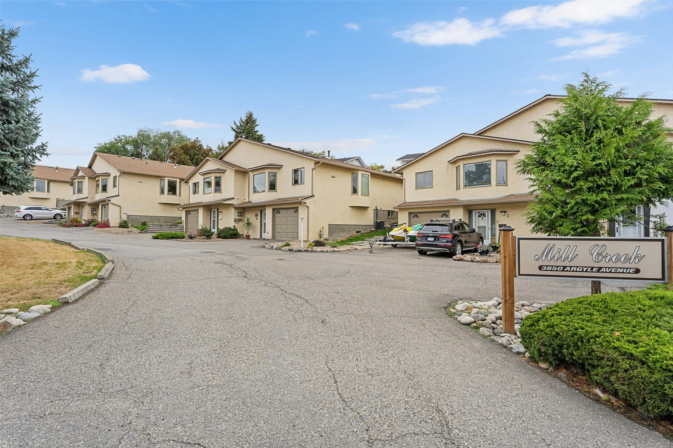 4-3850 Argyle Avenue - 2