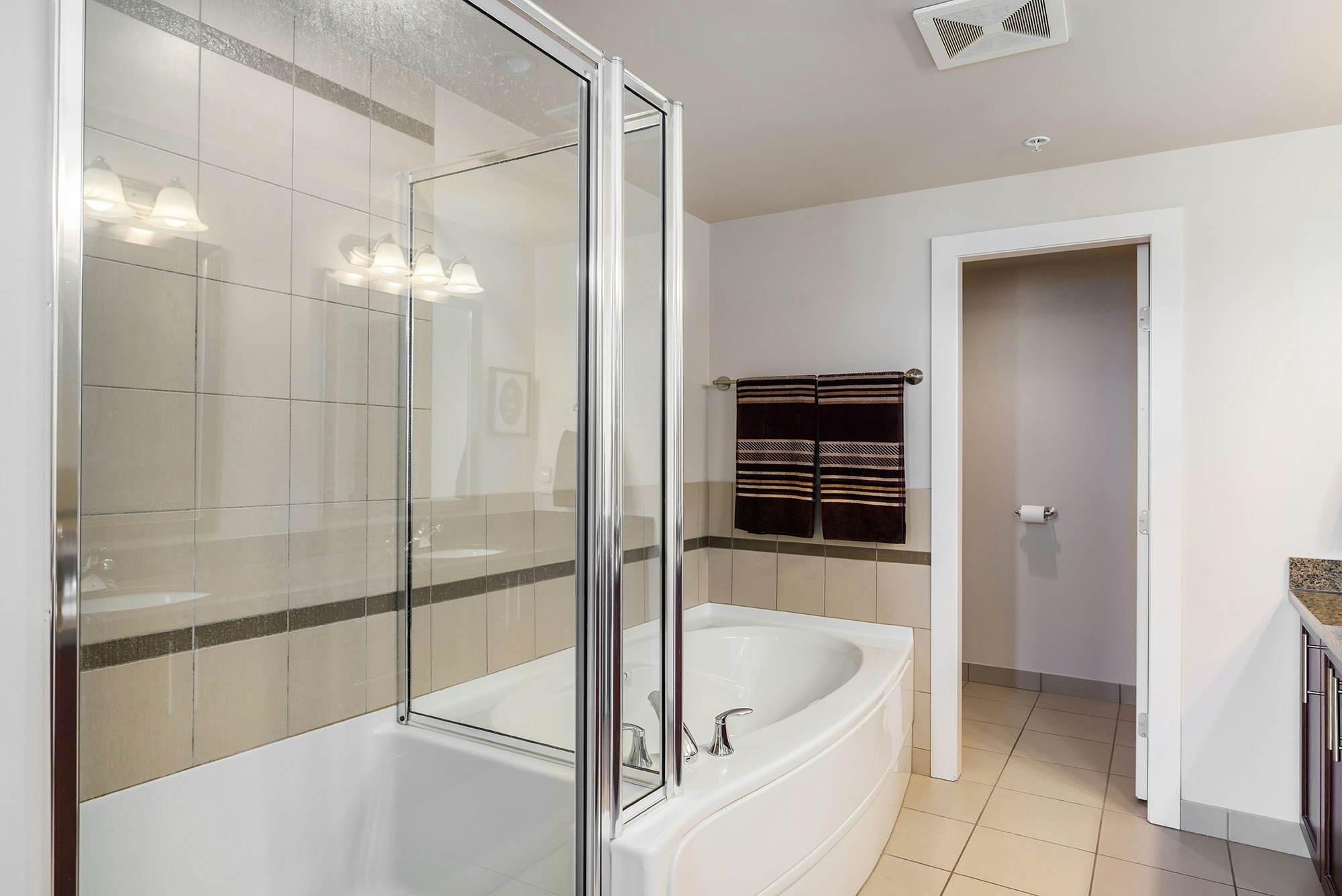 1101-1160 Bernard Avenue, Kelowna, BC, V1Y 6R2 - 26