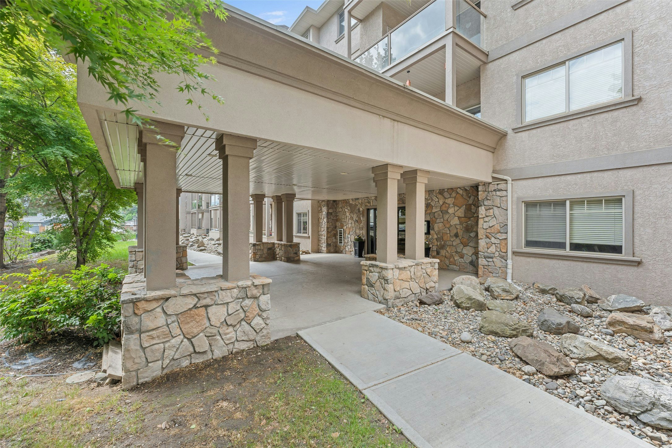 206-1007 Harvey Avenue - 2