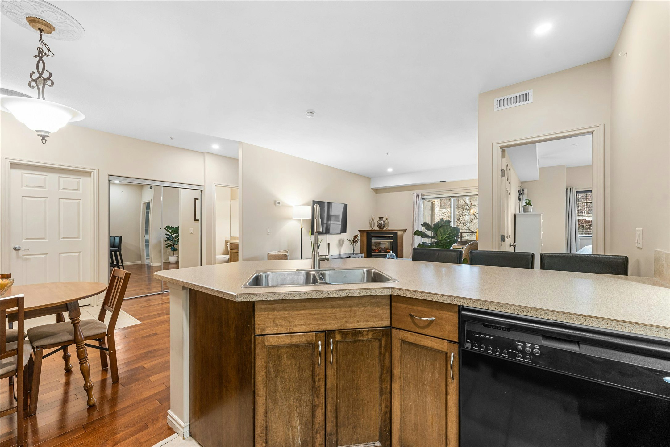 206-1007 Harvey Avenue - 5