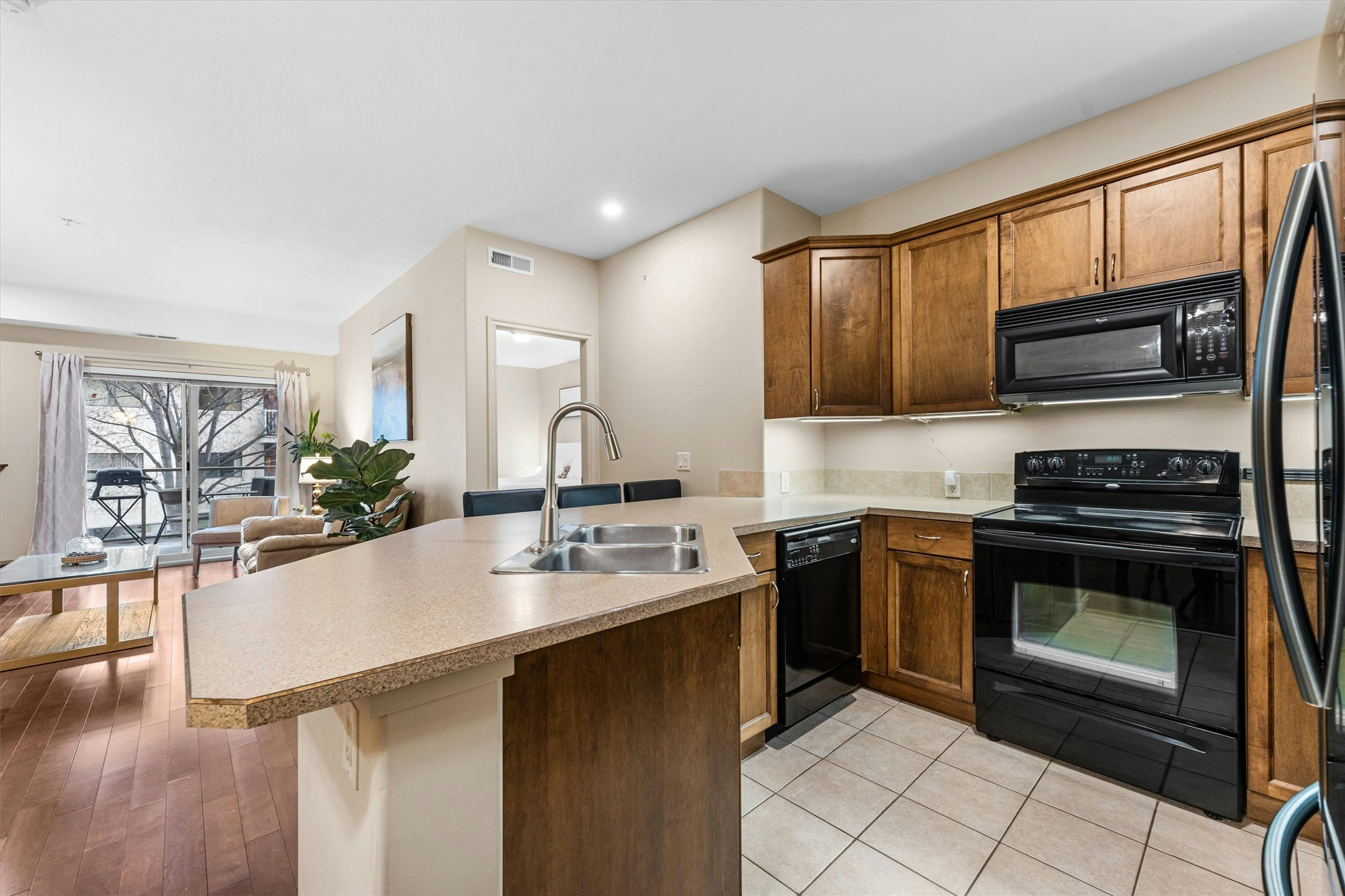 206-1007 Harvey Avenue - 4