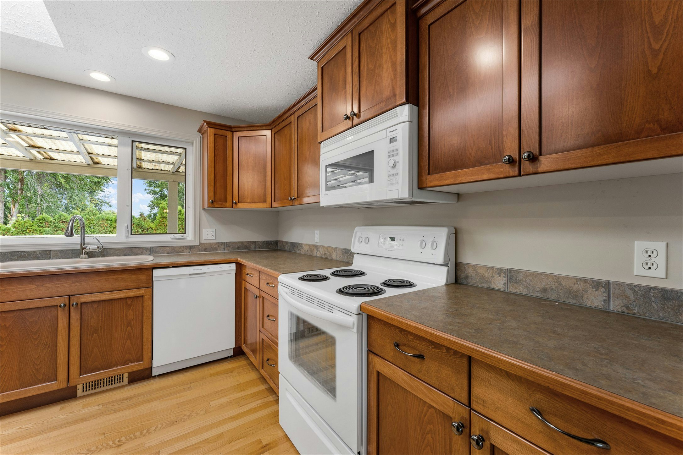 714 Turner Road, Kelowna, BC, V1W 2K8 - 20